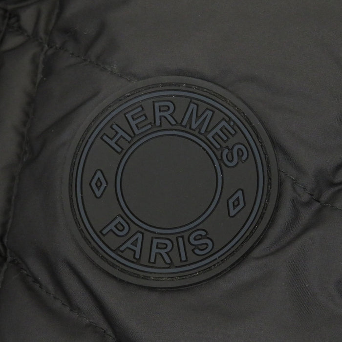 HERMES 
Giacca imbottita trapuntata con patch in gomma 
Serie