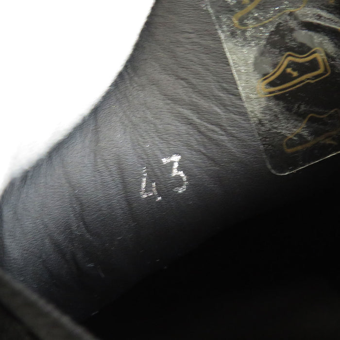 MONCLER 
Stivale corto con logo in pelle 
MATTHEW SCARPA con elastico laterale