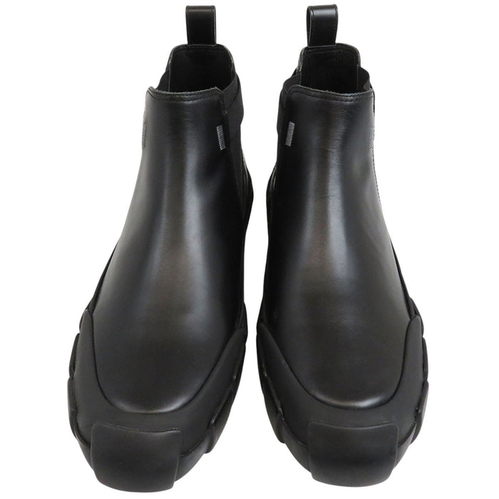 MONCLER 
Stivale corto con logo in pelle 
MATTHEW SCARPA con elastico laterale