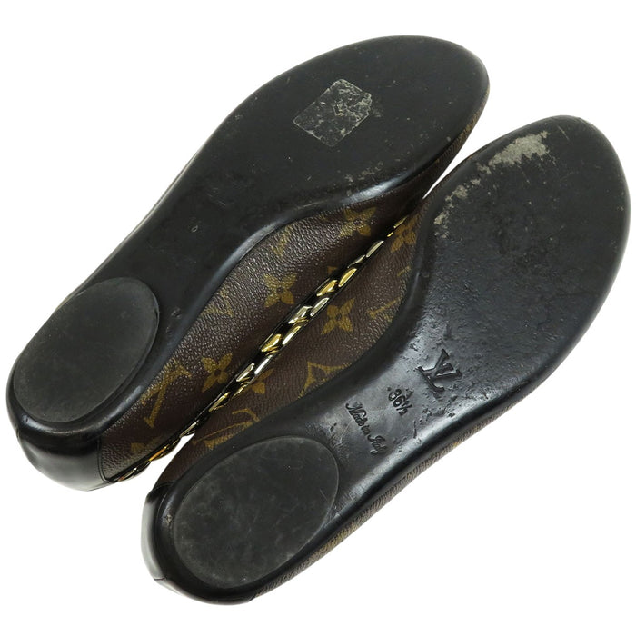 路易威登  
LV 皮革鉚釘  
經典花紋平底鞋