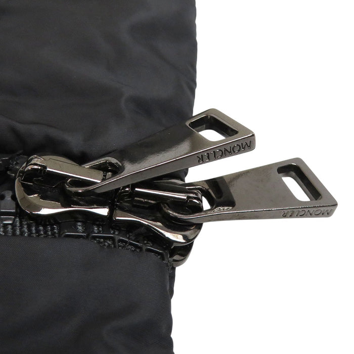 MONCLER 
ワッペン ナイロン ライトダウン 
MENTS メンツ ダウンコート