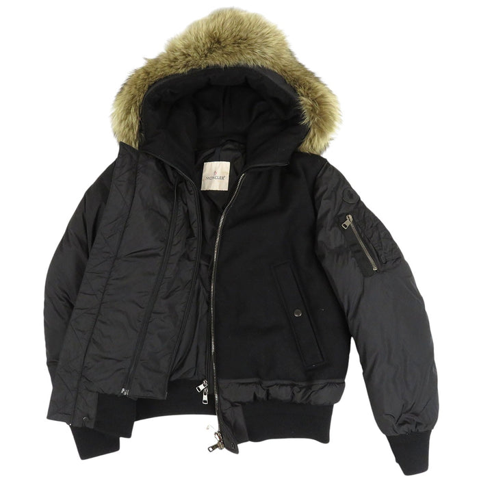 MONCLER 
Blouson MA-1 en laine et nylon avec écusson et fourrure 
Doudoune MUSCADE