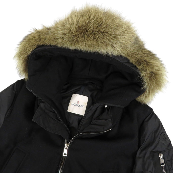 MONCLER 
Blouson MA-1 en laine et nylon avec écusson et fourrure 
Doudoune MUSCADE