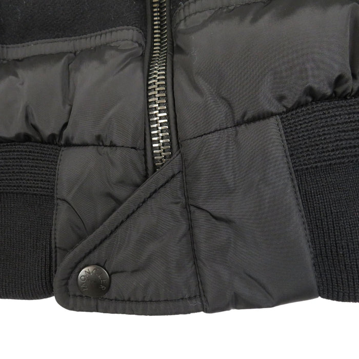 MONCLER 
Blouson MA-1 en laine et nylon avec écusson et fourrure 
Doudoune MUSCADE