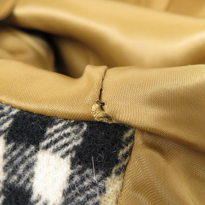 BURBERRY 
ロゴボタン 裏地チェック柄 
ウール コート