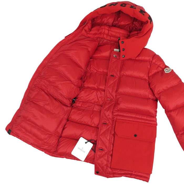 MONCLER 
Écusson logo en nylon 
Doudoune enfant JOURDAN