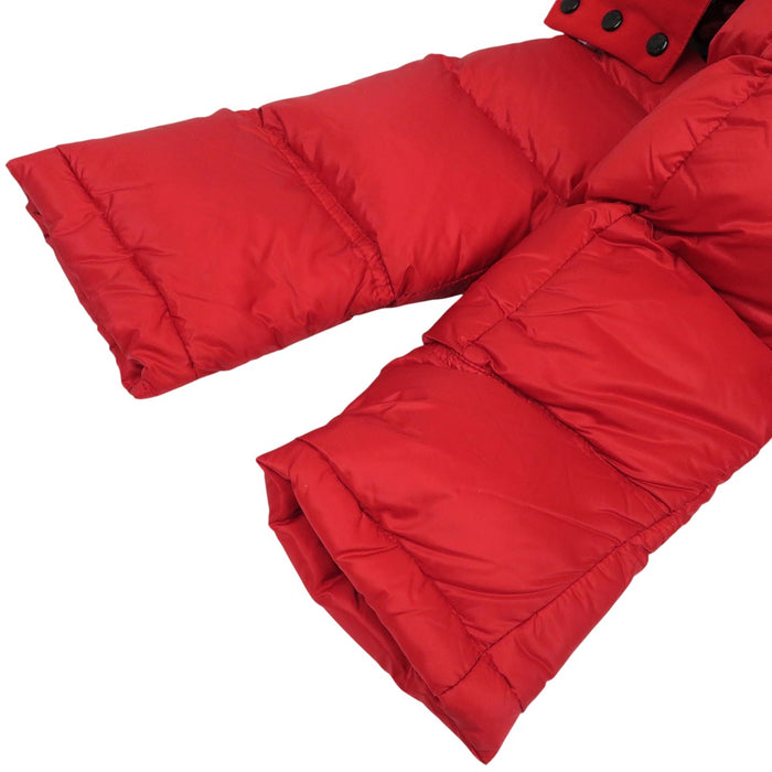 MONCLER 
Écusson logo en nylon 
Doudoune enfant JOURDAN