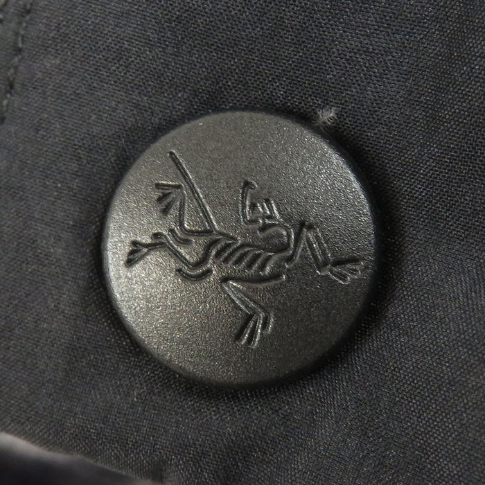 ARC'TERYX 
フード ロゴ ダブルジップ ナイロン 
ダウンジャケット