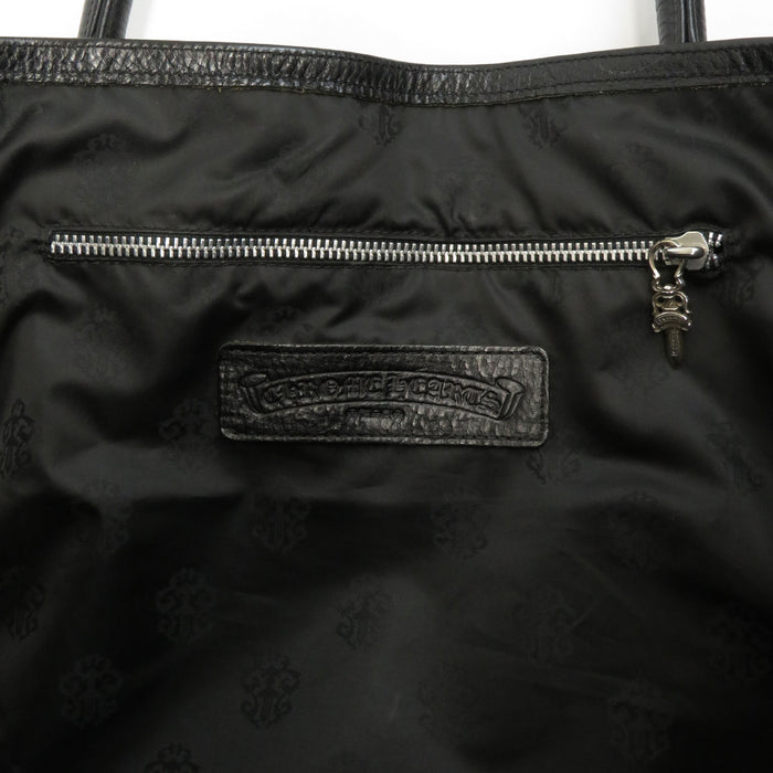 CHROME HEARTS 
CH ダガージップ レザーパッチ スクロールラベル ロゴ シルバー 
3セメタリークロス ダブルスナップ トートバッグ