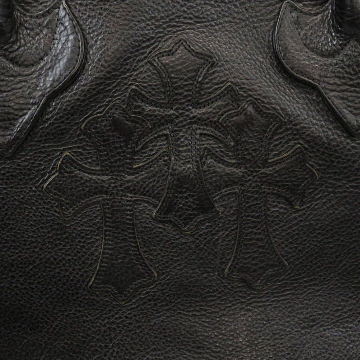 CHROME HEARTS  
CH 匕首拉链 皮革贴片 卷轴标签 标志 银色  
三墓十字 双扣 托特包