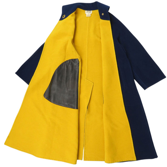 HERMES 
Cintura in pelle con bottoni Serie, misto cashmere 
Cappotto lungo in lana