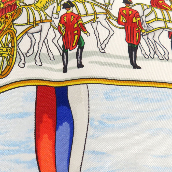 HERMES 
Écharpe grande taille en soie 
Carré 90 GRAND CORTEGE À MOSCOU Grand cortège de Moscou
