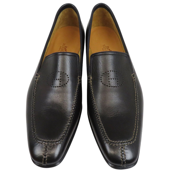 HERMES 
Chaussures habillées en cuir avec logo H en surpiqûres 
Mocassins Évelyne