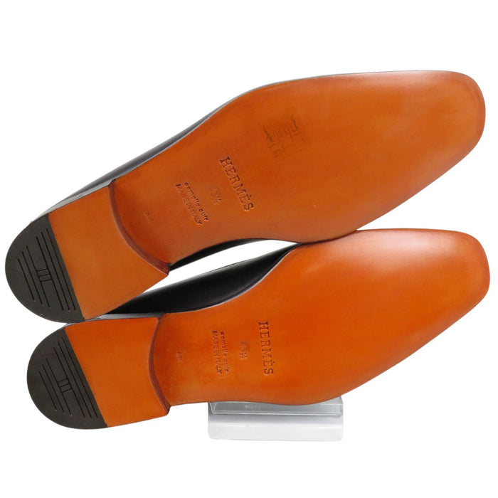 HERMES 
Chaussures habillées en cuir avec logo H en surpiqûres 
Mocassins Évelyne
