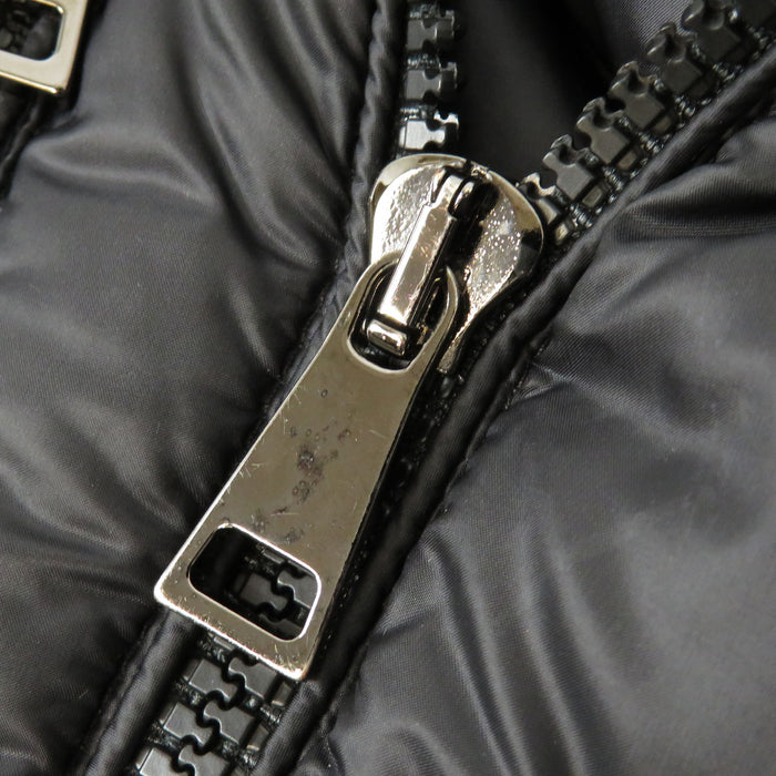 MONCLER 
ロゴ ワッペン ナイロン キルティング 
SUVEX ソベックス ダウンコート