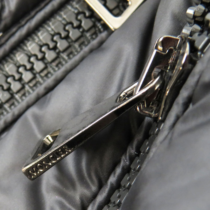 MONCLER 
ロゴ ワッペン ナイロン キルティング 
SUVEX ソベックス ダウンコート