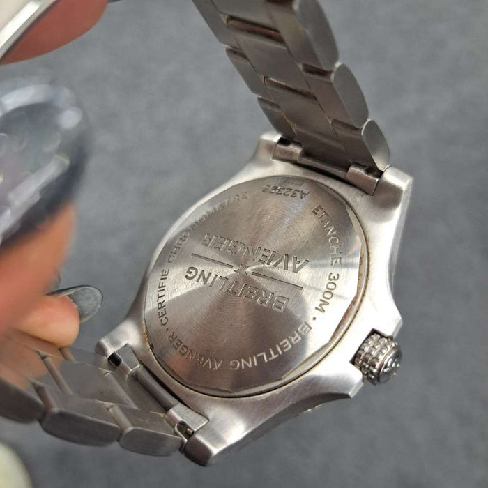 【VENTE EN GROS】
BREITLING
Boîte (détérioration de la boîte intérieure) Garantie Certificat de chronomètre