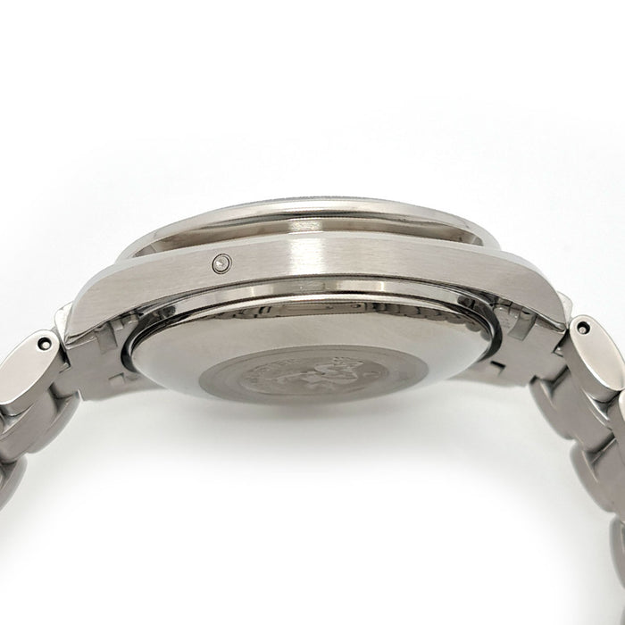 欧米茄  
超霸系列 马克40 宇宙计时码表 维修整备版  
附盒子与保卡