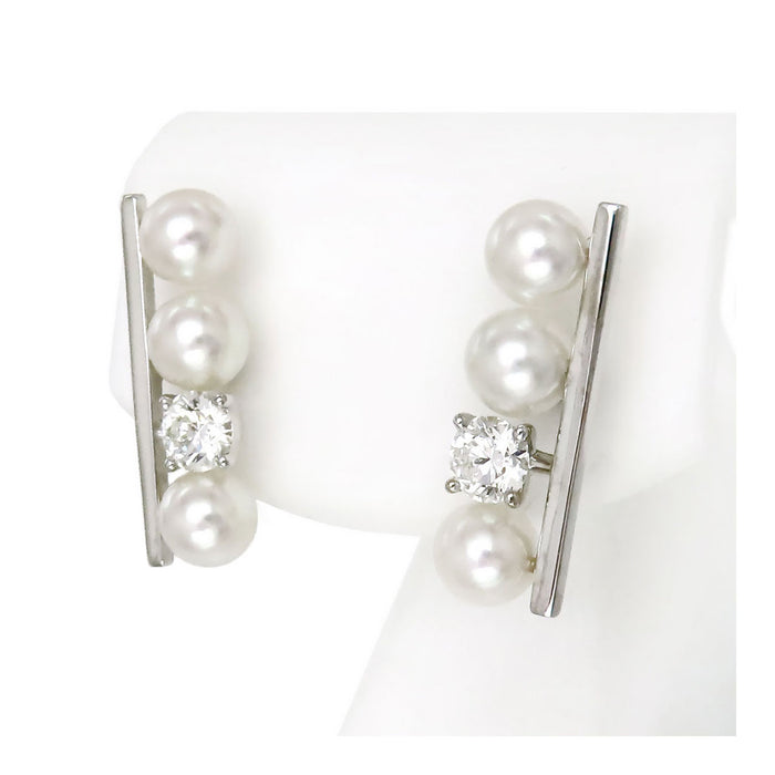 TASAKI 
Boucle d'oreille solitaire diamant équilibre