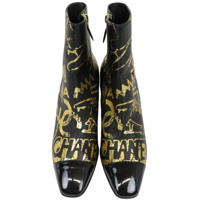 CHANEL 
COCO CC ゴールドカラー金具 パテントレザー 
ココマーク カメリア ショートブーツ