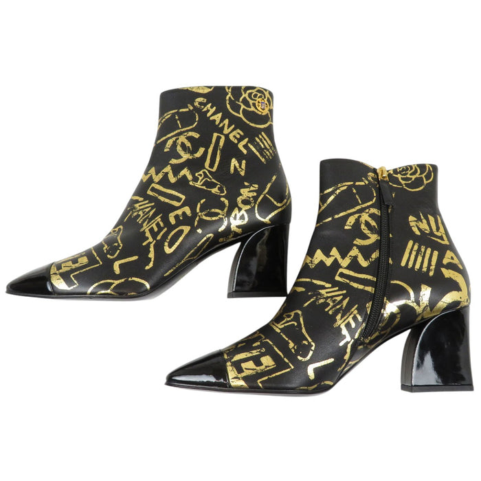 CHANEL 
COCO CC ゴールドカラー金具 パテントレザー 
ココマーク カメリア ショートブーツ