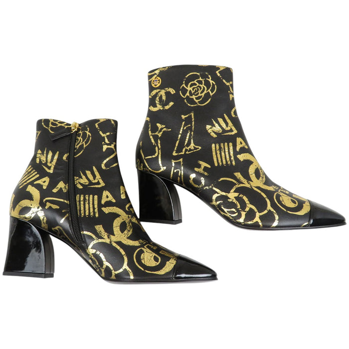 CHANEL 
COCO CC ゴールドカラー金具 パテントレザー 
ココマーク カメリア ショートブーツ