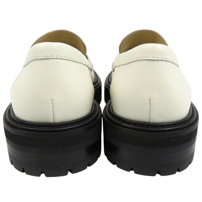 JIMMY CHOO 
レザー エンボス加工 
ロゴ ローファー