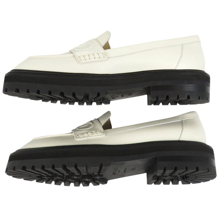 JIMMY CHOO 
レザー エンボス加工 
ロゴ ローファー