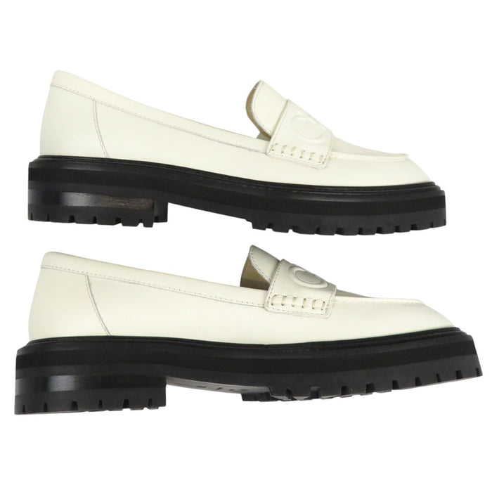 JIMMY CHOO 
レザー エンボス加工 
ロゴ ローファー