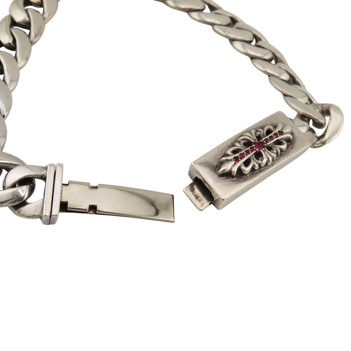 CHROME HEARTS 
Bracciale ID a catena 22 con croce floreale e pavé di rubini in argento, 22 maglie