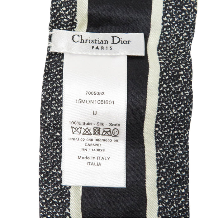 Dior  
Logo Houndstooth Silk  
30 Montaigne Mitzah Scarf