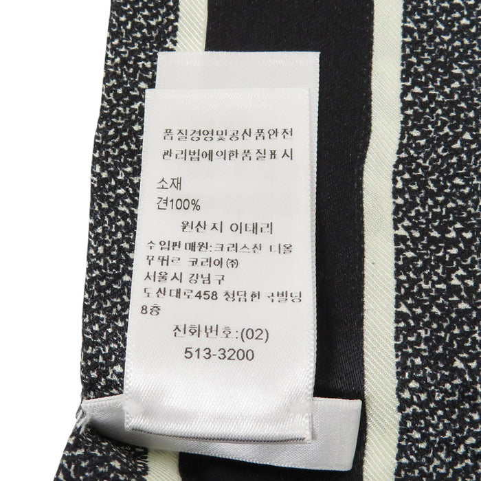 Dior  
Logo Houndstooth Silk  
30 Montaigne Mitzah Scarf