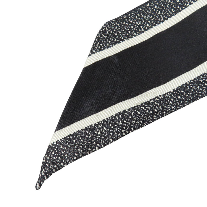 Dior  
Logo Houndstooth Silk  
30 Montaigne Mitzah Scarf
