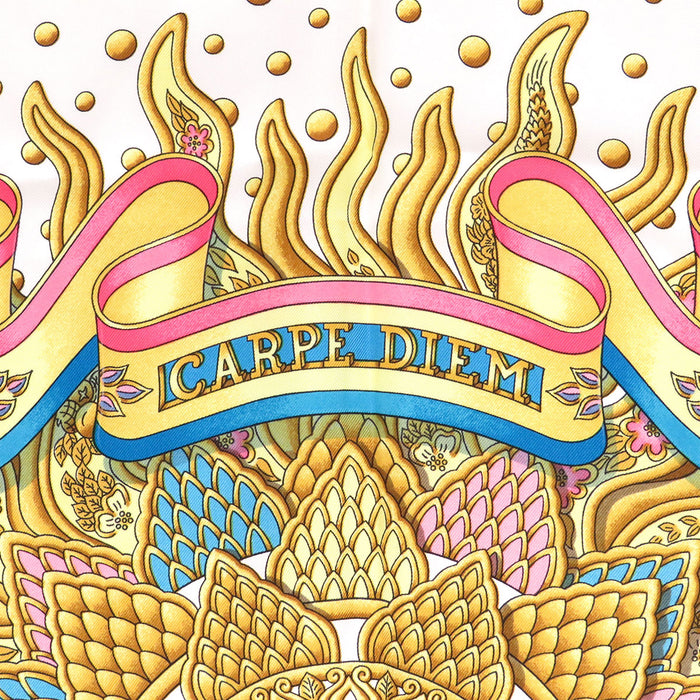 HERMES 
Grand foulard en soie 
Carré 90 CARPE DIEM Profitez pleinement de cette journée