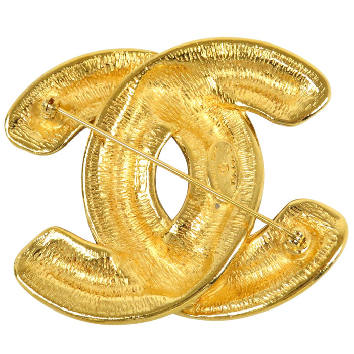 CHANEL 
1152 COCO CC Logo Gold-Colored Metal 
Coco Mark Matelassé Brooch