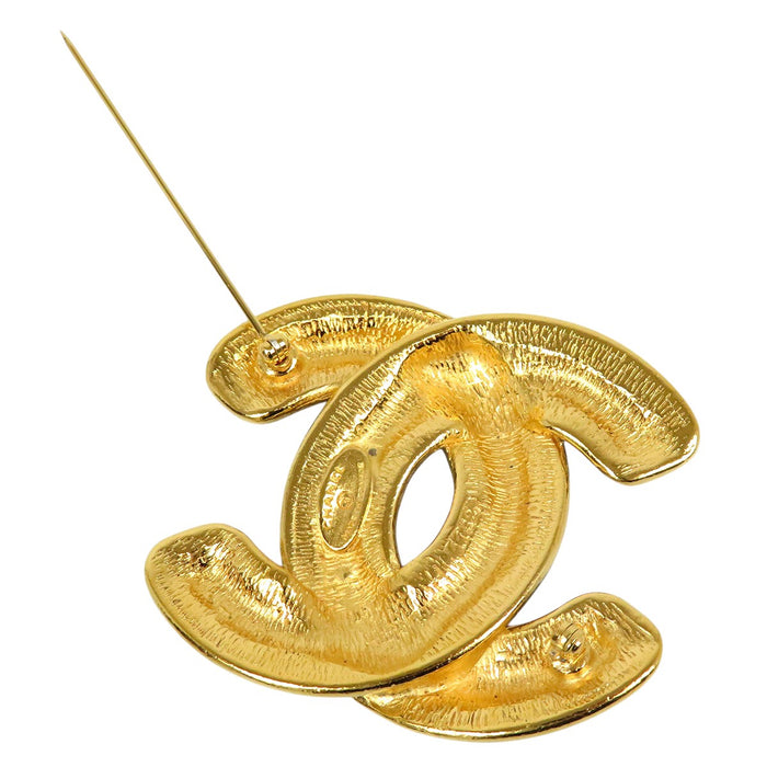 CHANEL 
1152 COCO CC Logo Gold-Colored Metal 
Coco Mark Matelassé Brooch