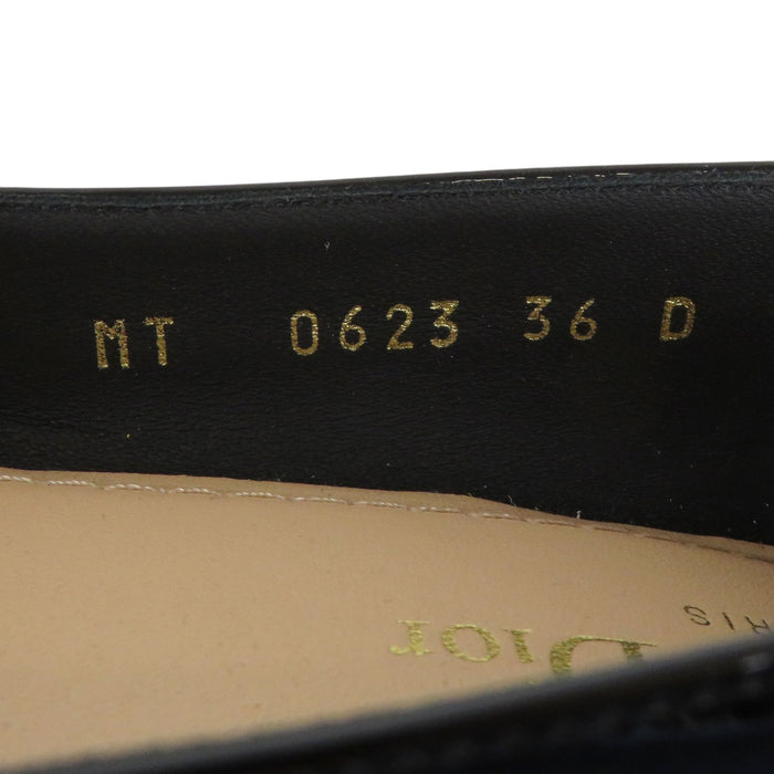 迪奧  
漆皮標誌  
這是迪奧 CD 平底鞋