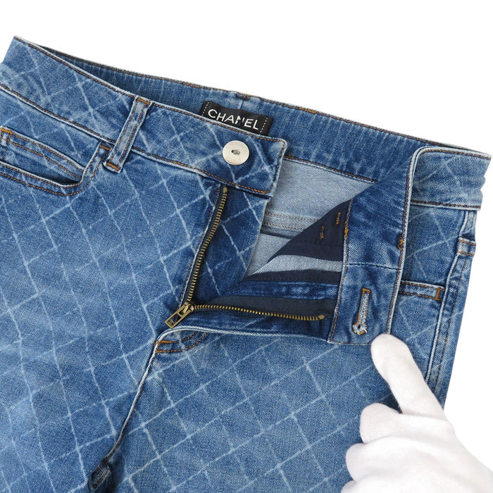 香奈儿  
可可 CC 标志钮扣 棉质  
绗缝 裤脚拉链 牛仔裤