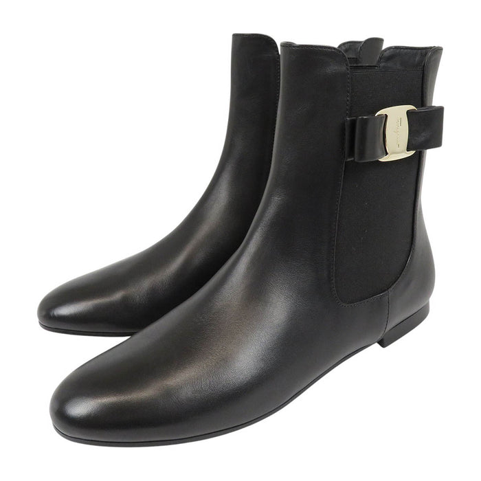 Salvatore Ferragamo 
ロゴ ゴールドカラー金具 リボン レザー 
ヴァラ ショートブーツ