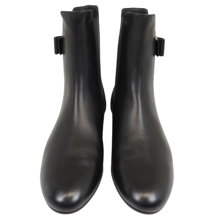 Salvatore Ferragamo 
ロゴ ゴールドカラー金具 リボン レザー 
ヴァラ ショートブーツ