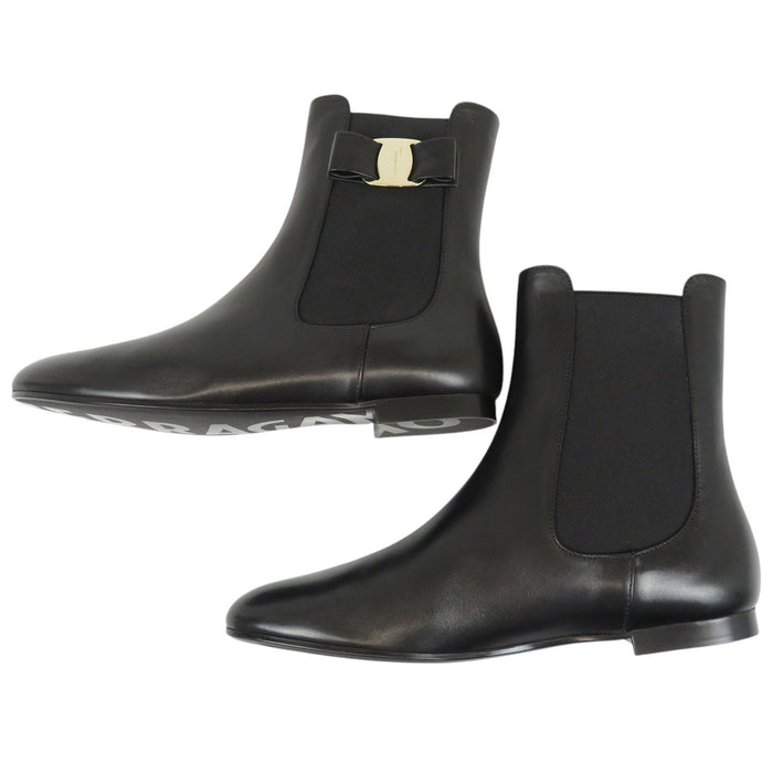 Salvatore Ferragamo 
ロゴ ゴールドカラー金具 リボン レザー 
ヴァラ ショートブーツ