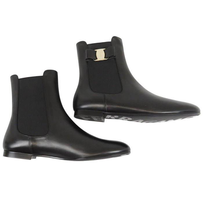 Salvatore Ferragamo 
ロゴ ゴールドカラー金具 リボン レザー 
ヴァラ ショートブーツ