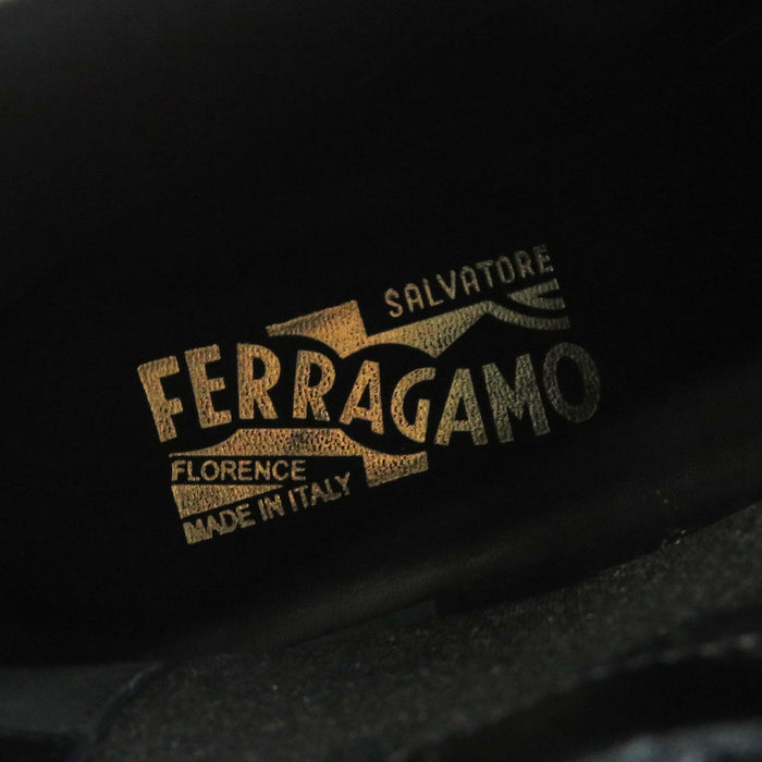 Salvatore Ferragamo 
ロゴ ゴールドカラー金具 リボン レザー 
ヴァラ ショートブーツ