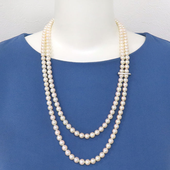 TASAKI 
Ensemble collier long en perles Akoya et boucles d'oreilles