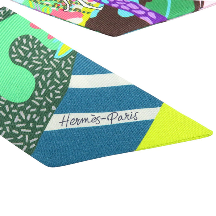 HERMES 
犬 シルク 
ツイリー En Liberte 自由に スカーフ