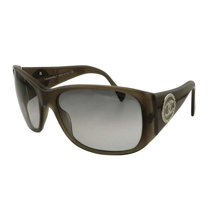 CHANEL  
COCO CC logo  
Lunettes de soleil à fausses perles et logo Coco