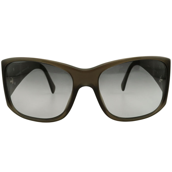 CHANEL 
COCO CC Logo 
Coco Mark Faux Pearl Sunglasses