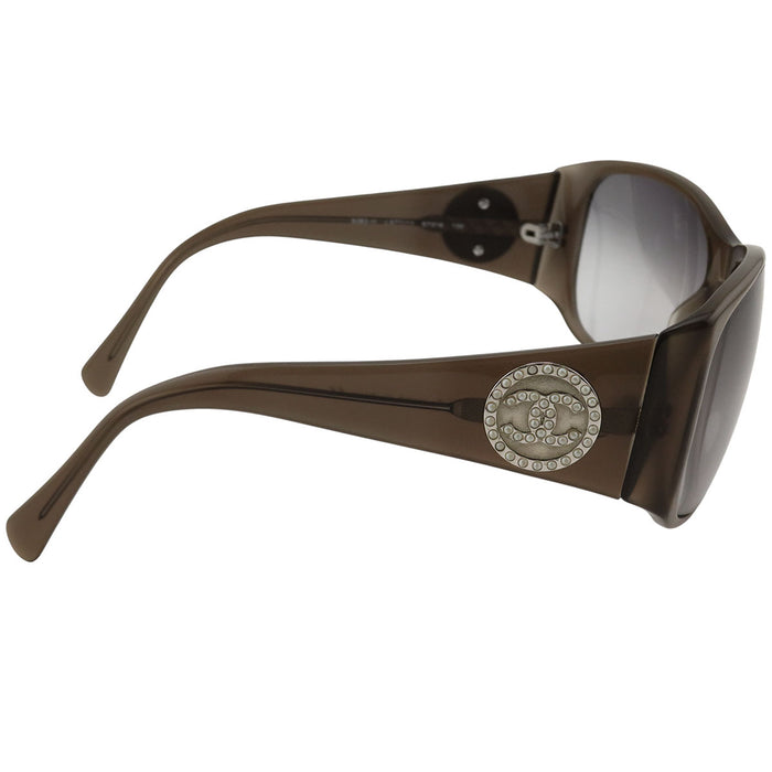 CHANEL  
COCO CC logo  
Lunettes de soleil à fausses perles et logo Coco