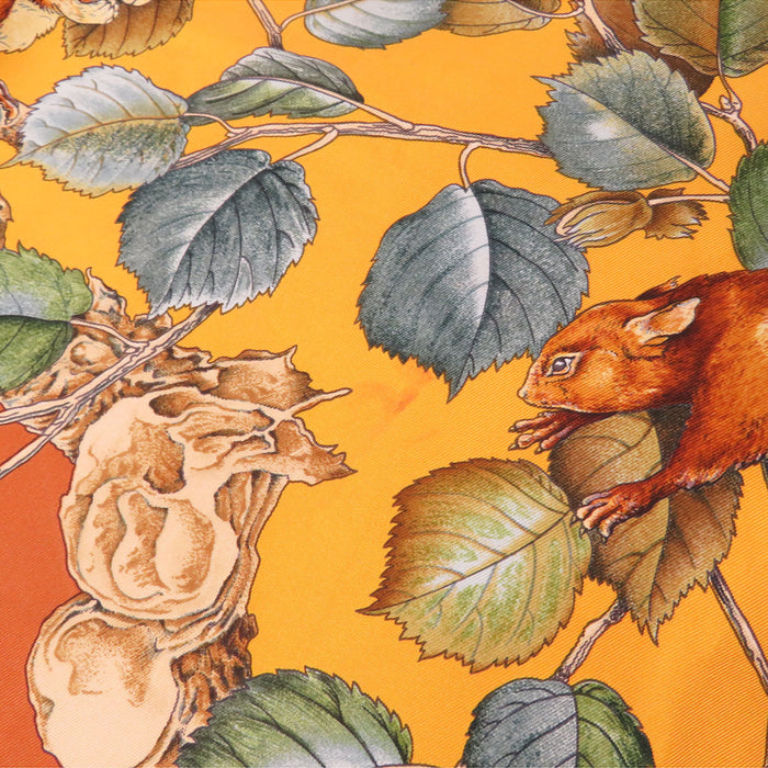 HERMES 
スカーフ 大判 シルク リス 
カレ90 CASSE NOISETTE くるみ割り