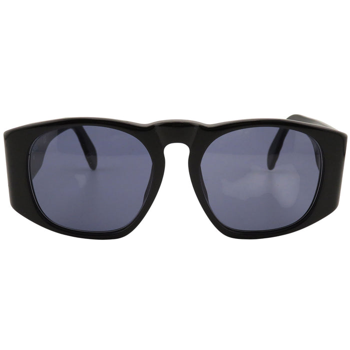 CHANEL  
COCO CC logo Wellington  
Lunettes de soleil matelassées avec logo Coco Mark